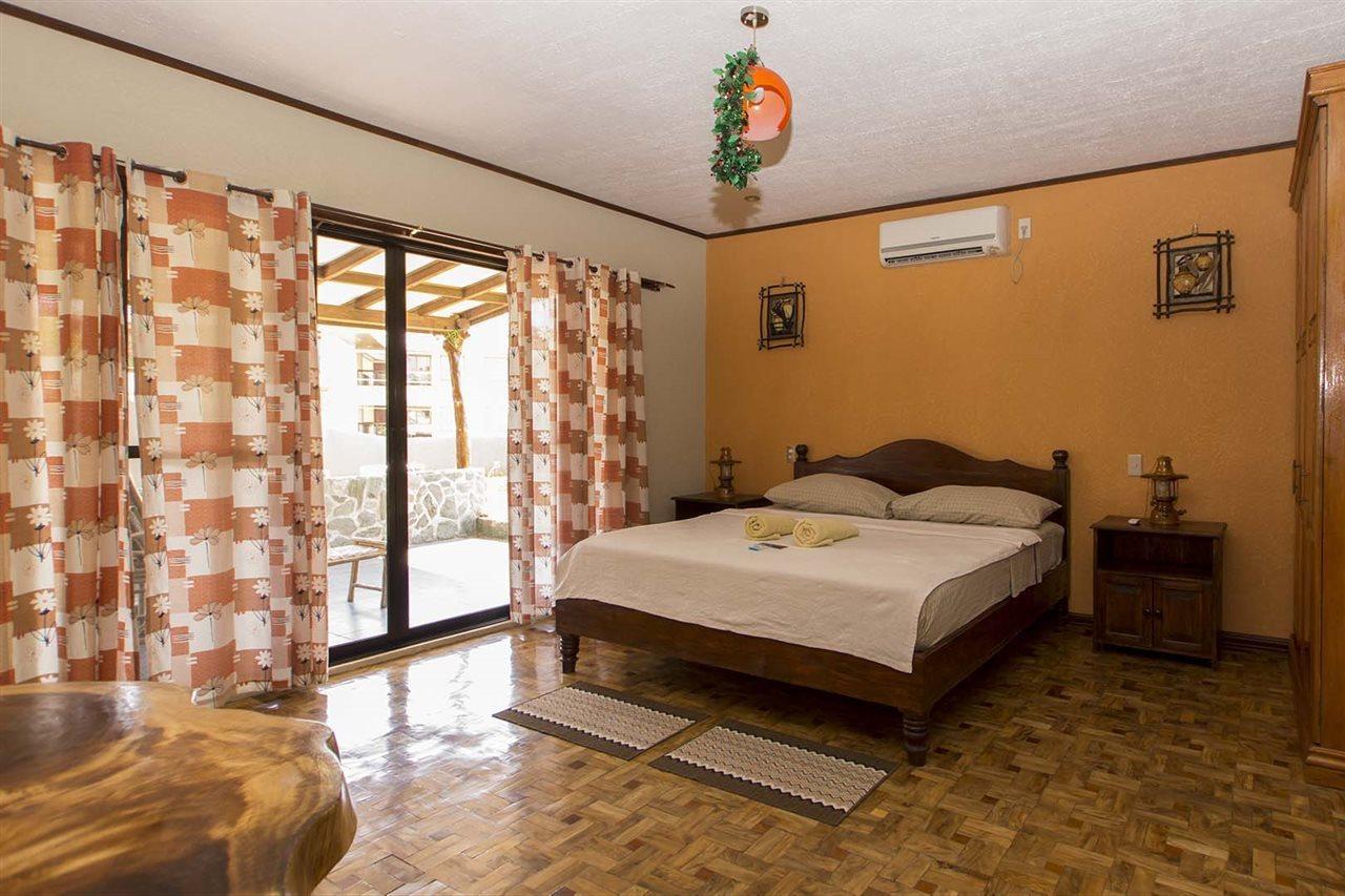 Tiptop Hotel, Resto And Delishop Panglao