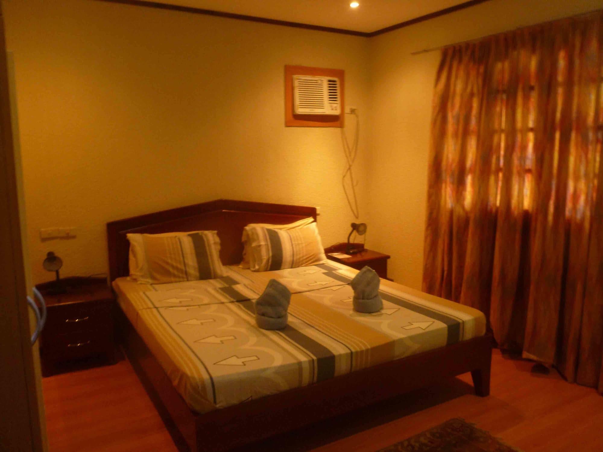 Tiptop Hotel, Resto And Delishop Hotel 3*