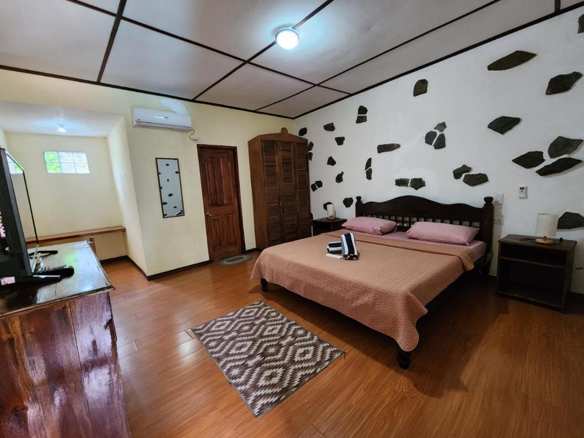 Tiptop Hotel, Resto And Delishop Hotel