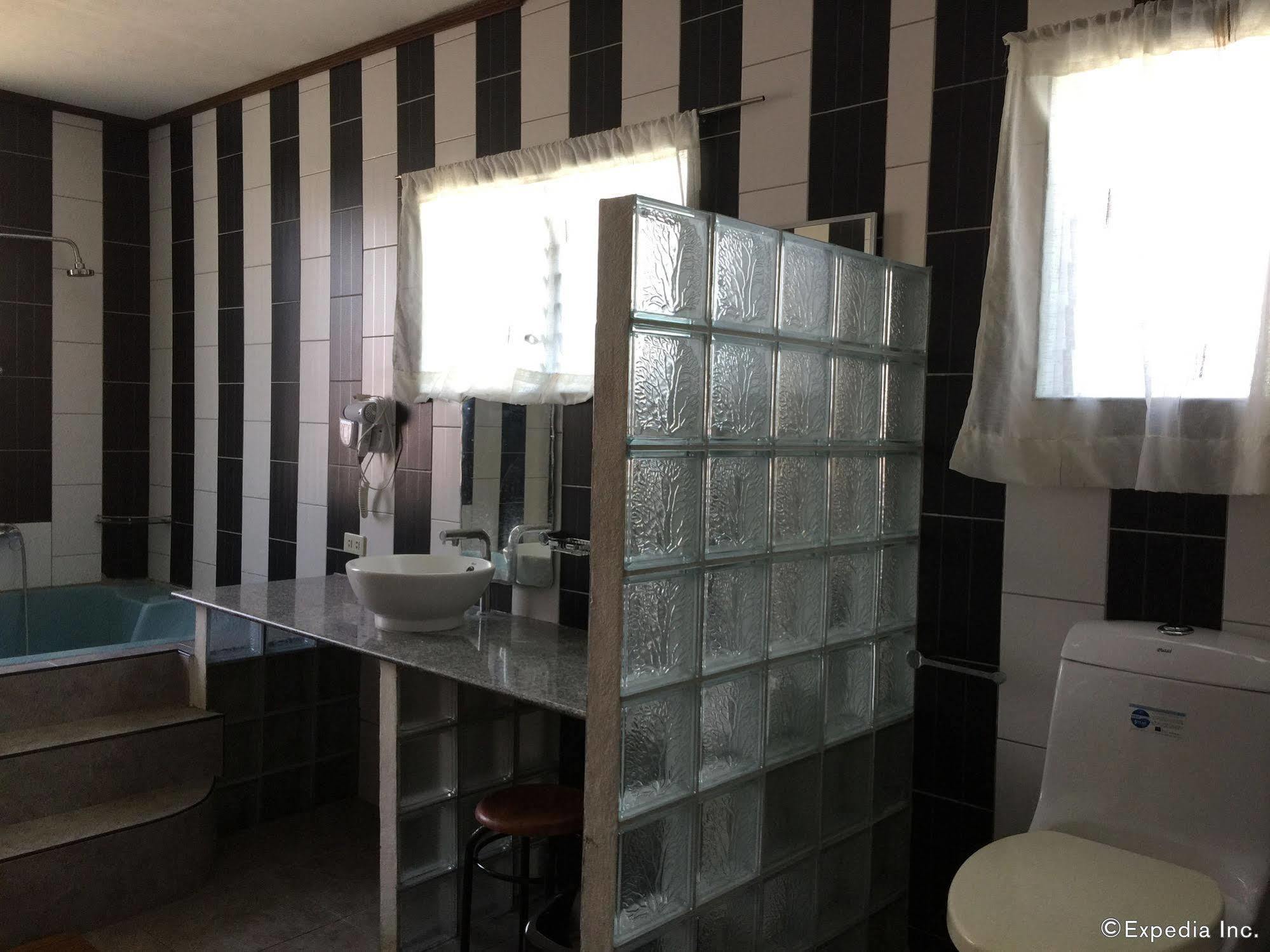 Hotel Tiptop Hotel, Resto And Delishop Panglao